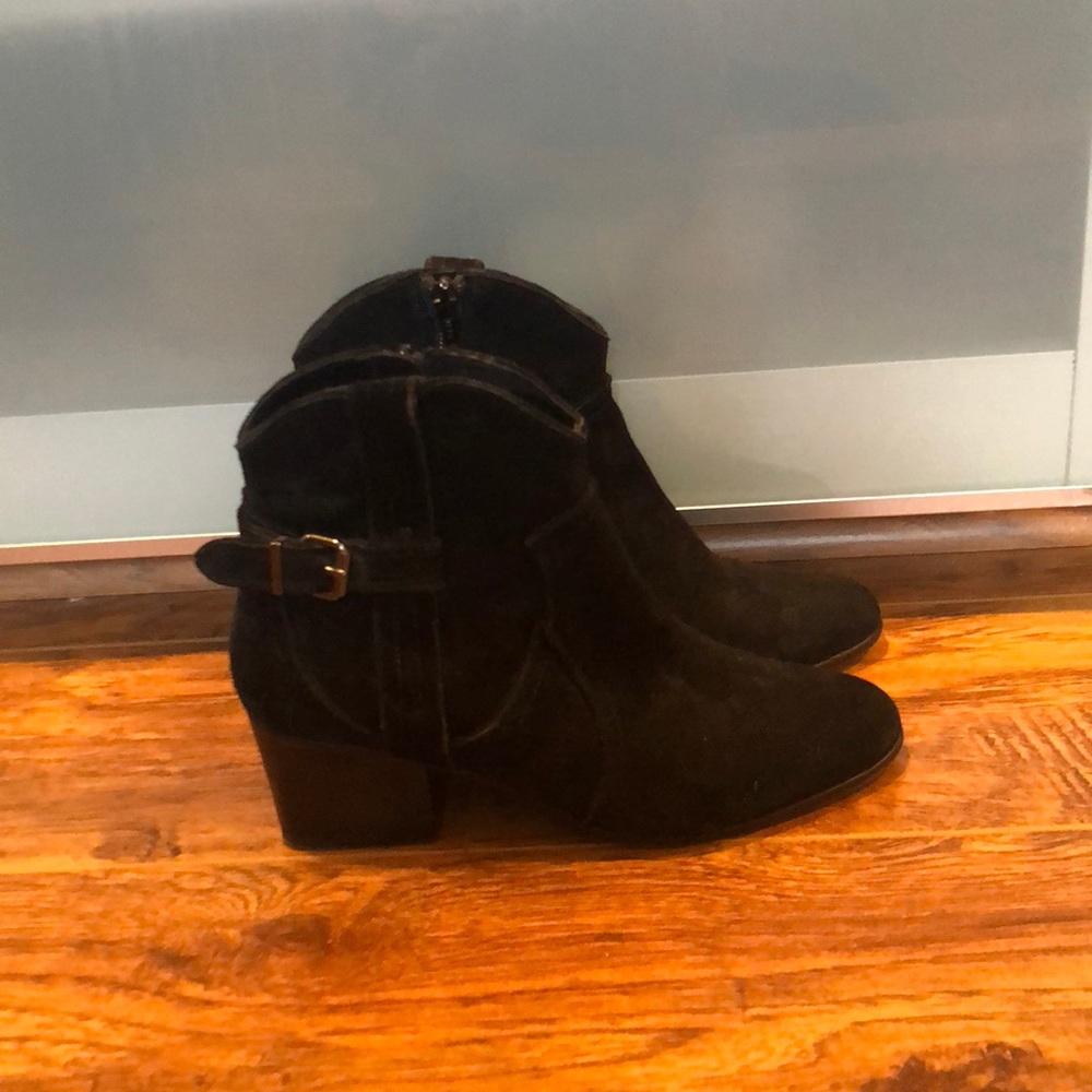Ladies suede low boots